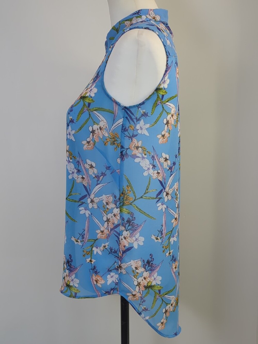 H&M Blue Floral Sleeveless Collared Button Up Blouse Tank Top Shirt SIZE 2 - Picture 9 of 13